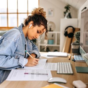 woman learning through elearning course